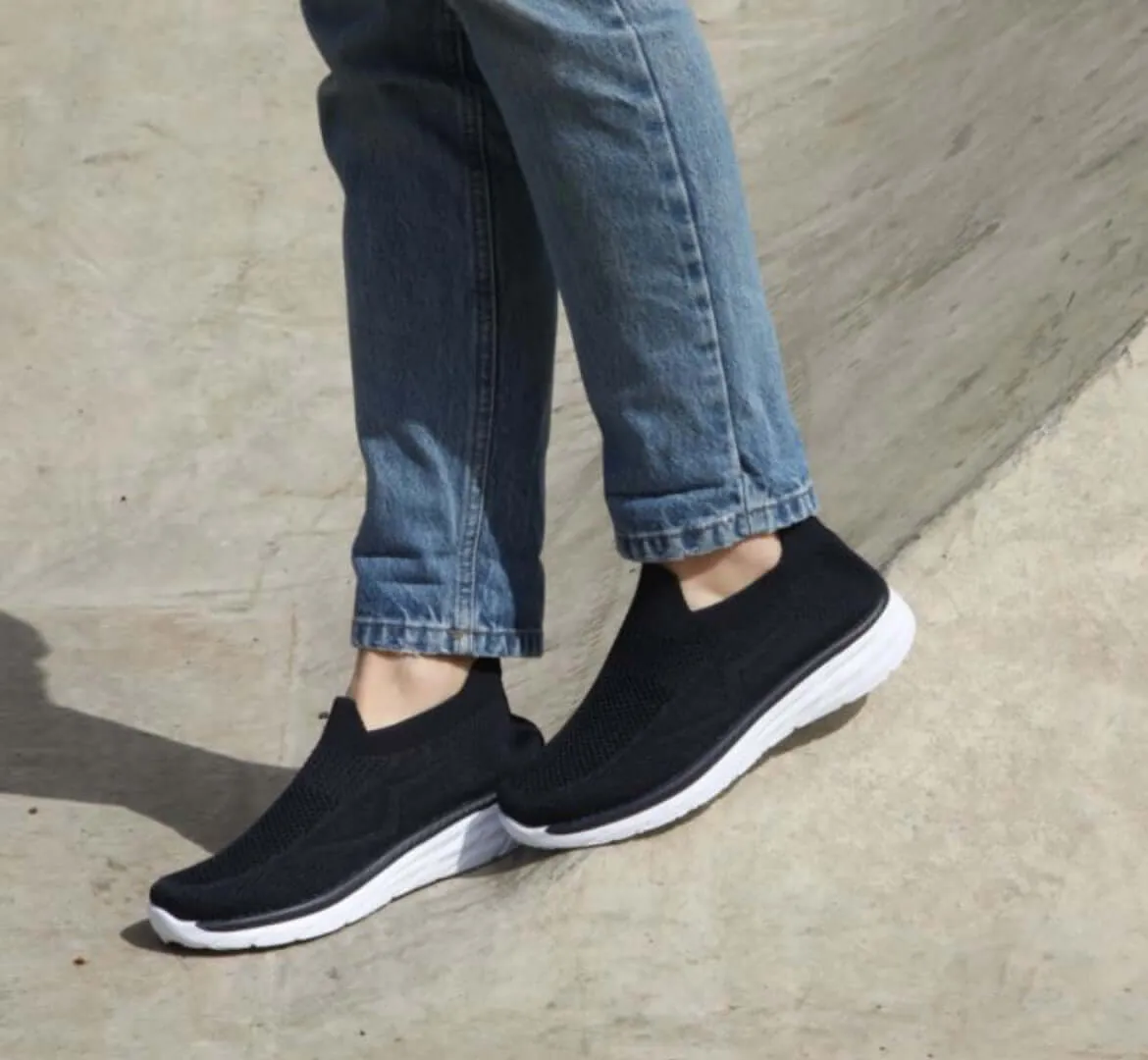 Cosmo Slip on elasticated trainer pump