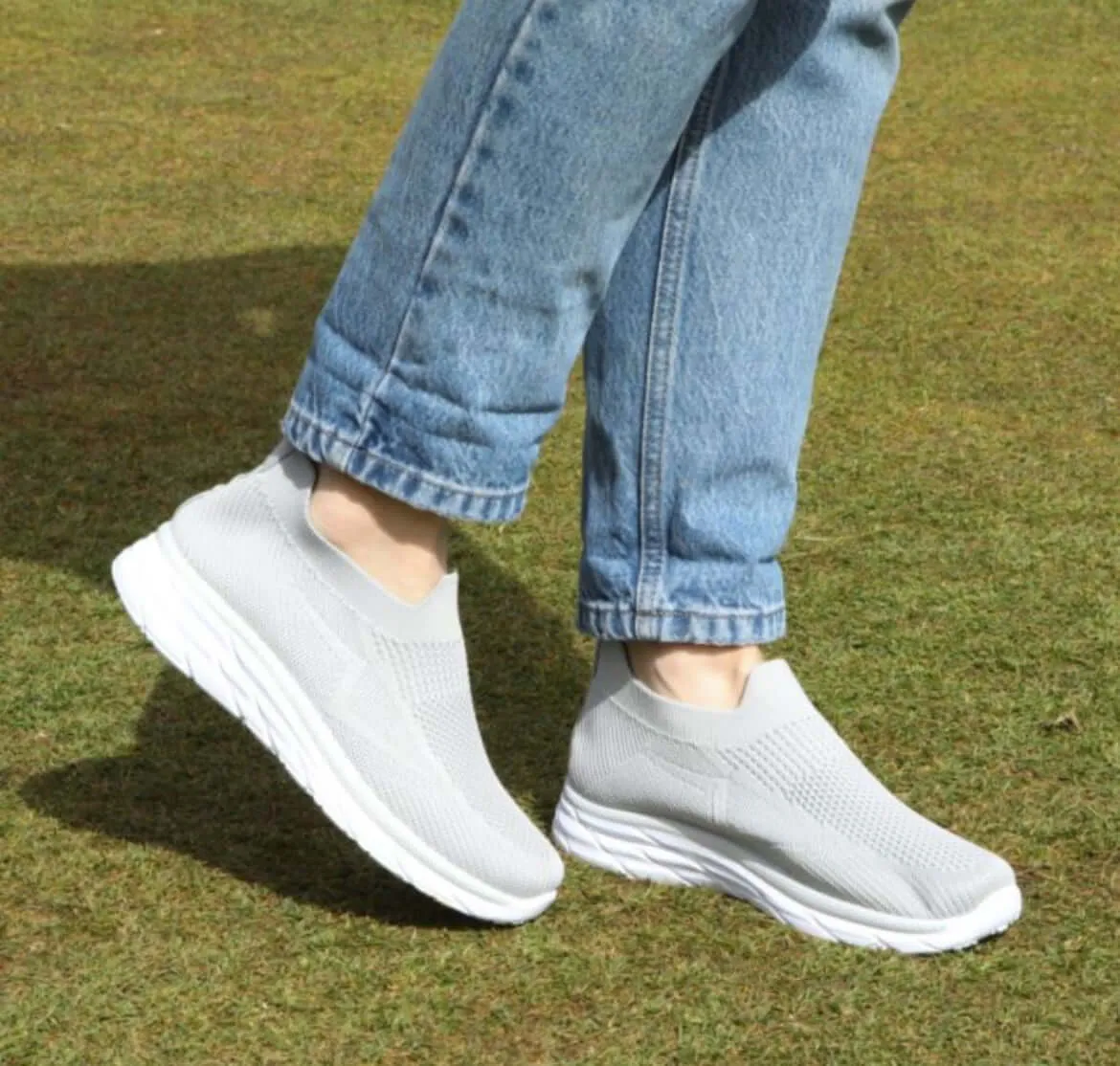 Cosmo Slip on elasticated trainer pump