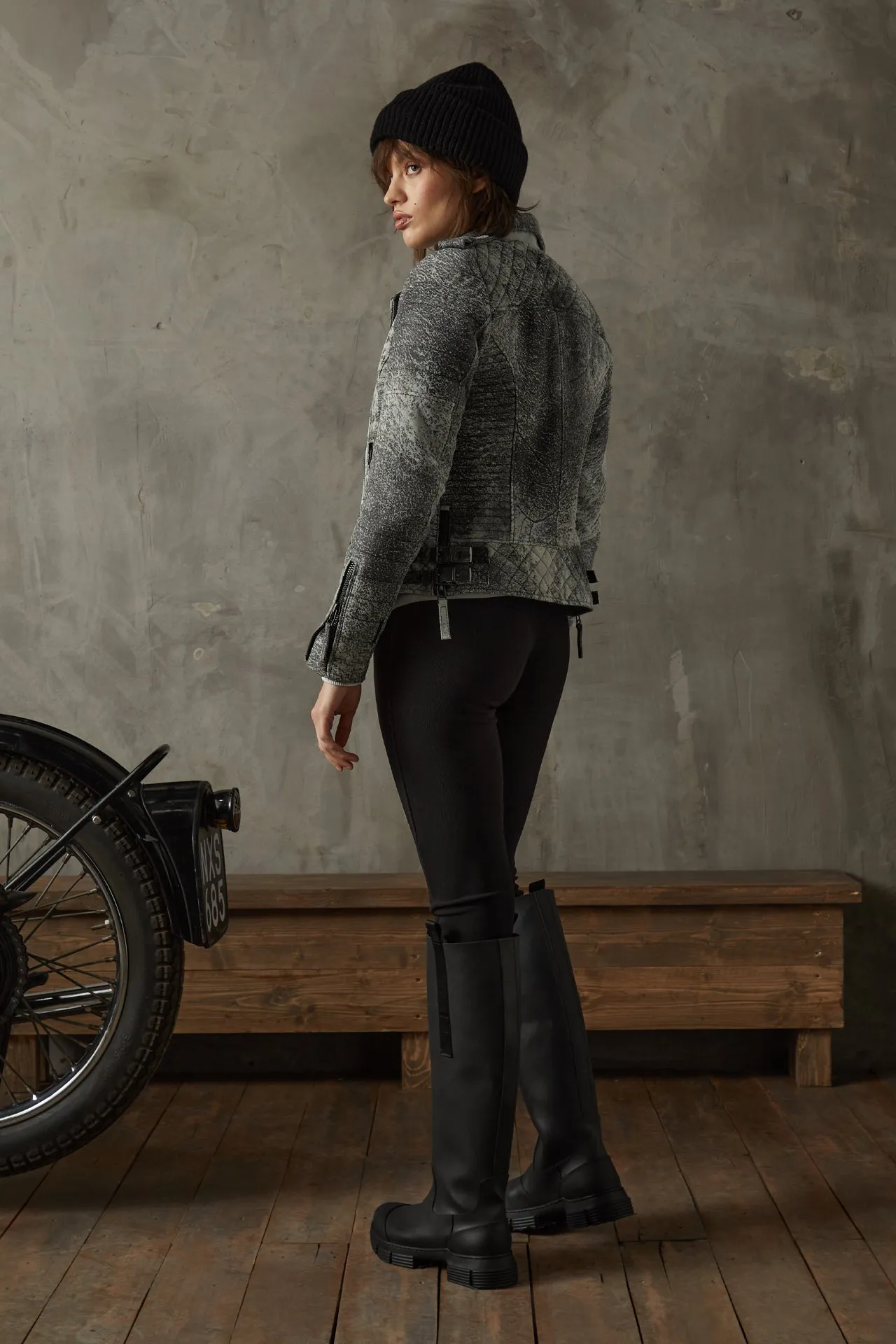 Kay Michaels 2.0: Storm Grey (Woman)