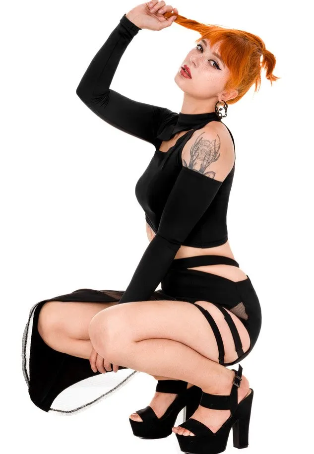 Restyle - Asymmetric Crop Black - Top