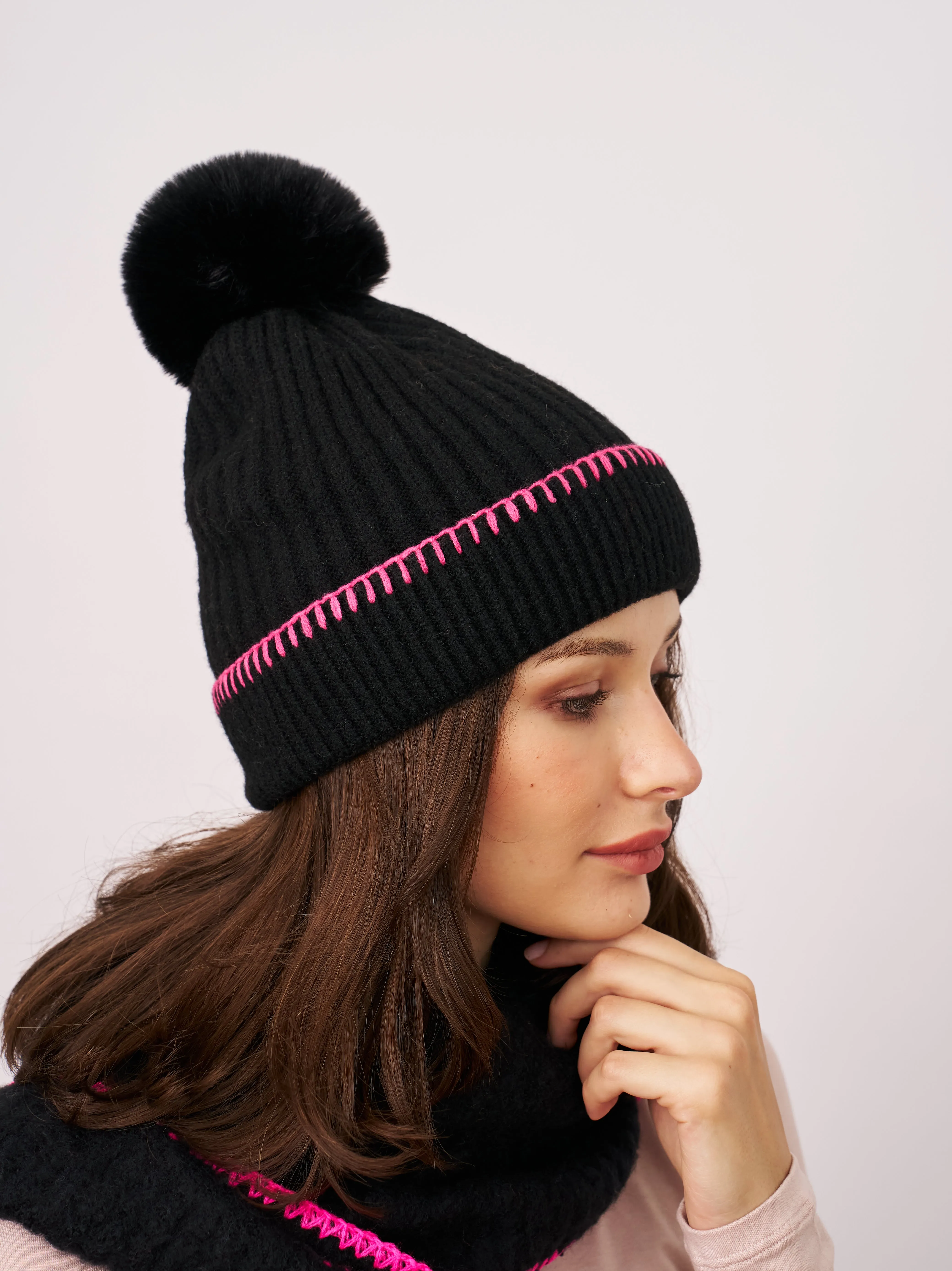RIBBED POMPOM BEANIE - BLACK/PINK