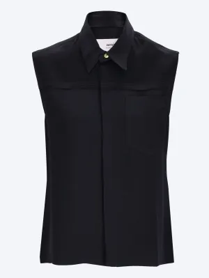 Sleeveless shirt
