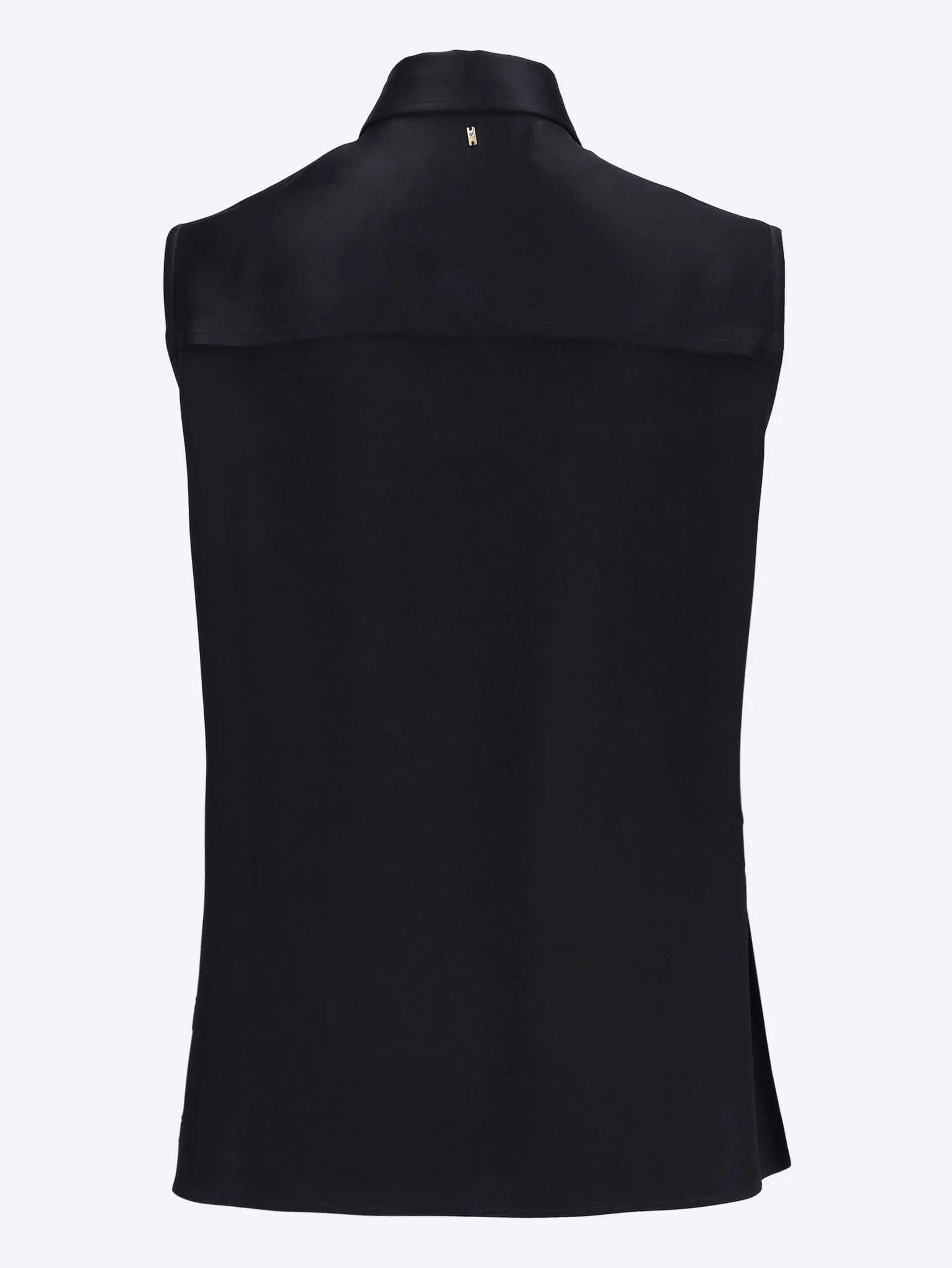 Sleeveless shirt